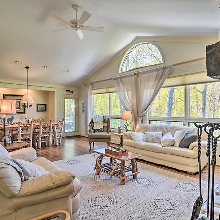 Resort-Style Harbor Springs Home With 2 Decks! Esterno foto