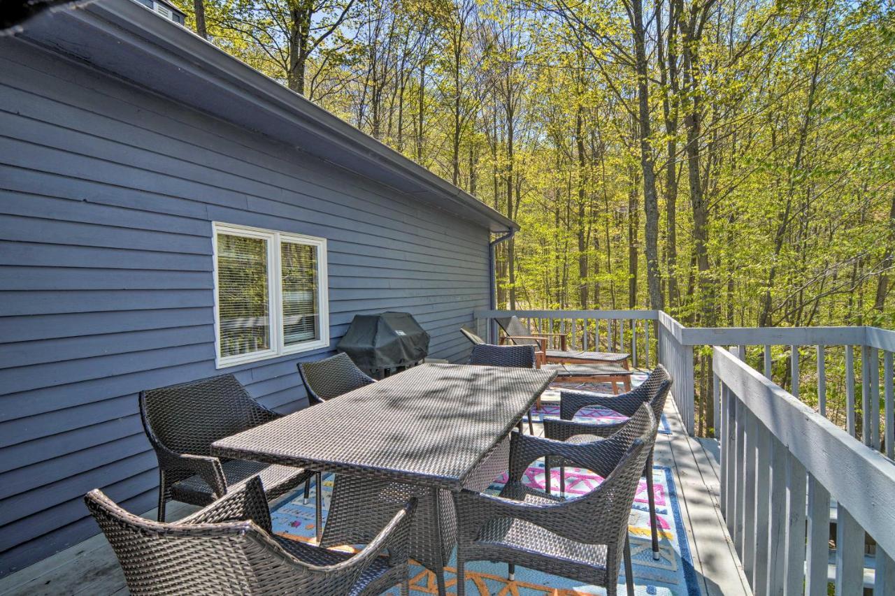 Resort-Style Harbor Springs Home With 2 Decks! Esterno foto
